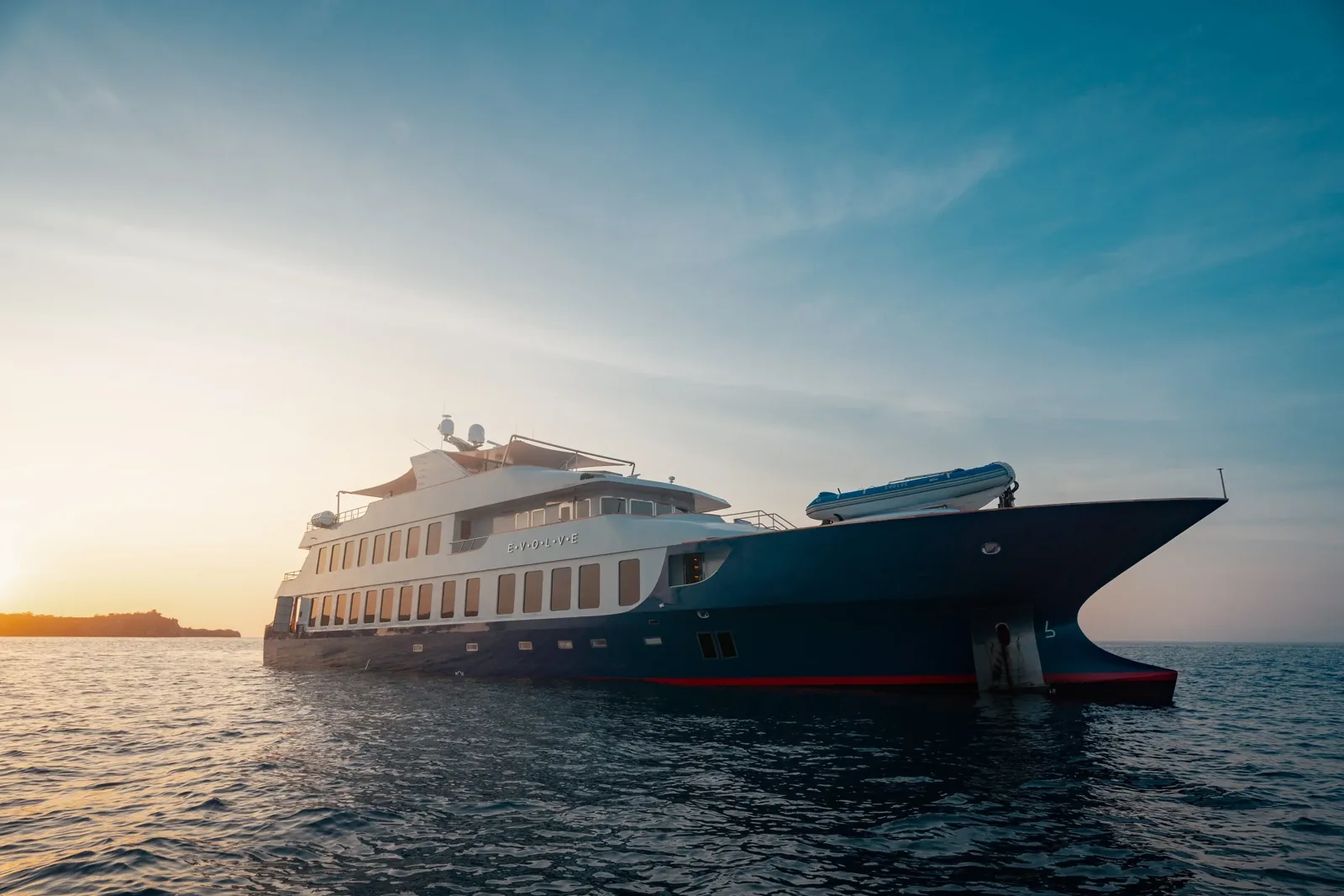Evolve — Yacht exterior view