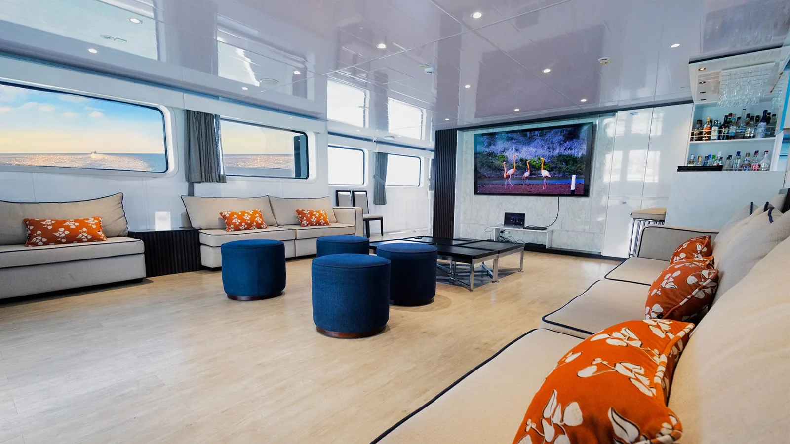 Galaxy Yacht — Lounge